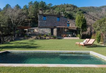 La Piconera (Petit Luxe) allows 18 year olds to book a room