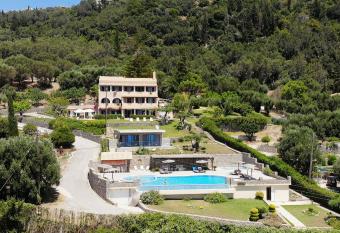 Green Hill Resort has Balcony rooms