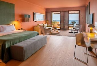 Hotel Calatrava has Balcony rooms