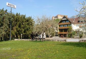 Hotel Landgasthof Fromm allows 18 year olds to book a room