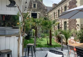 Le Logis des Mariniers allows 18 year olds to book a room