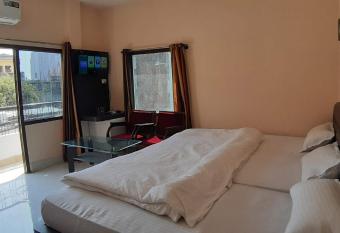 Sita Inn Paying Guest House allows 18 year olds to book a room