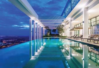 Iskandar Residences 3 Bedroom has rooms with a private hot tub