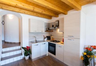 Art   has Balcony rooms