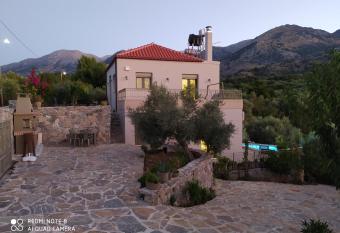 Villa Kastania has Balcony rooms