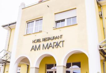 Warias Hotel & Restaurant allows 18 year olds to book a room