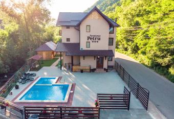 Pensiunea Petru has Balcony rooms