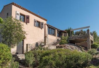 Bastidon  allows 18 year olds to book a room