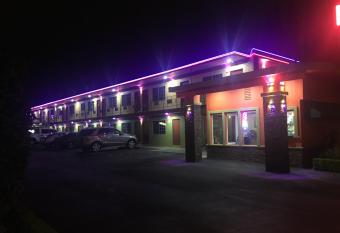 Villa Park Motel allows 18 year olds to book a room