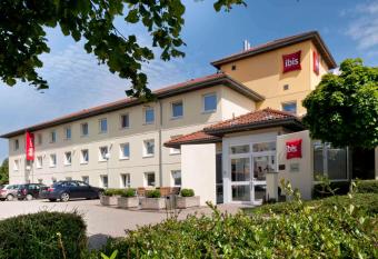 ibis K  ln Frechen allows 18 year olds to book a room