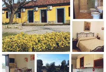 Le Casette in Collina has Balcony rooms