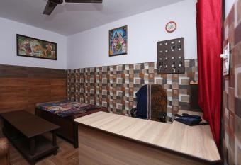 OYO Blue Heart Guest House allows 18 year olds to book a room