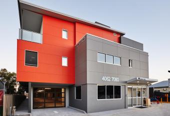 East Maitland Executive Apartments has Balcony rooms