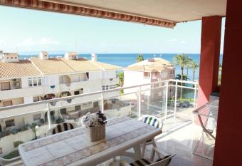 Rentyplus Las Gondolas allows 18 year olds to book a room