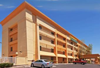 La Quinta Inn & Suites by Wyndham El Paso West Bartlett allows 18 year olds to book a room