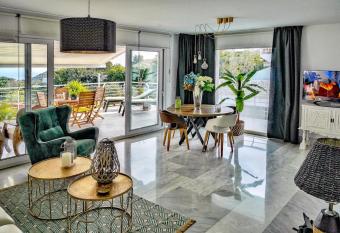 PANORAMIC HOME allows 18 year olds to book a room