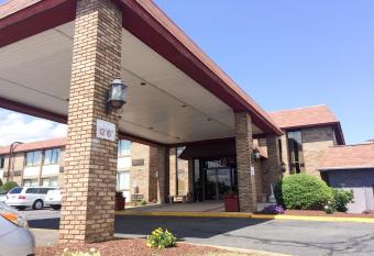 Travelodge by Wyndham Vernon CT allows 18 year olds to book a room