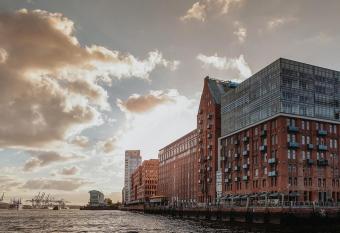 GINN Hotel Hamburg Elbspeicher allows 18 year olds to book a room