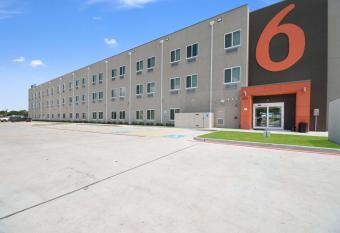 Studio 6 Corpus Christi. Tx allows 18 year olds to book a room