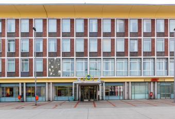 B&B HOTEL Bochum-Hbf allows 18 year olds to book a room