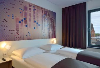 B&B Hotel K  ln-Troisdorf allows 18 year olds to book a room