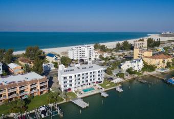 Provident Oceana Beachfront Suites has Balcony rooms
