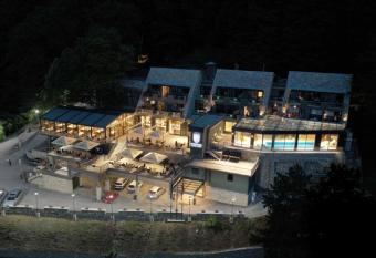 Panorama Hotel & Spa allows 18 year olds to book a room