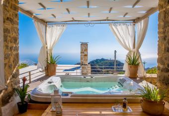 Dorovinis Country Houses has Balcony rooms