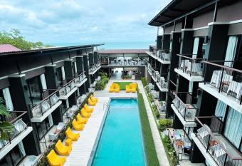 La Lune Beach Resort has Balcony rooms
