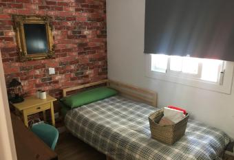 Practical room: Barcelona-Fira-Airport allows 18 year olds to book a room