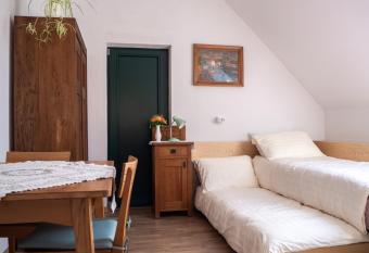 Beekeeping Kojek has Balcony rooms