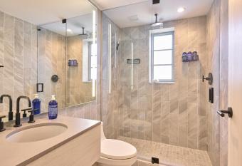 Hotel Greystone - Adults Only has Balcony rooms