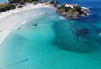 Cobertura em cabo frio has Balcony rooms