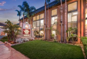 Best Western Plus Stovall's Inn allows 18 year olds to book a room