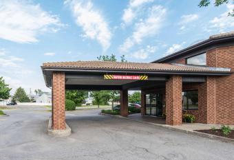 Comfort Inn Trois-Rivieres allows 18 year olds to book a room