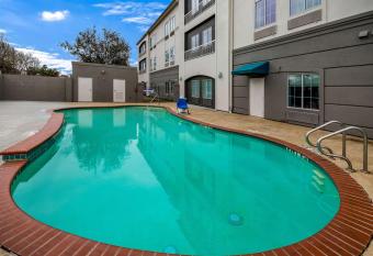 Sonesta Essential North Houston allows 18 year olds to book a room