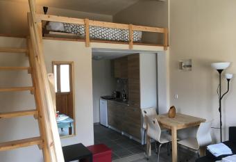 Joges Apartment allows 18 year olds to book a room