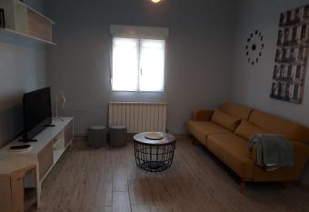 Apartamento Col  n VUT-47-132 allows 18 year olds to book a room