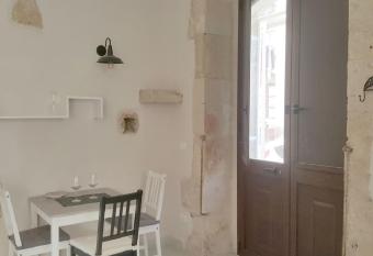 Casa Luk  a allows 18 year olds to book a room