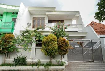 Bumi Banyu Bening Syariah by ecommerceloka allows 18 year olds to book a room