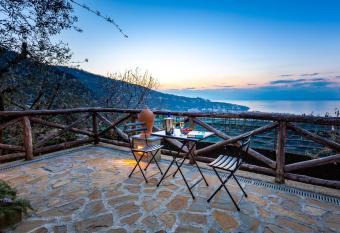 Maison Bon Bon has Balcony rooms