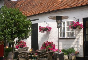 THE SARACENS HEAD INN has Balcony rooms
