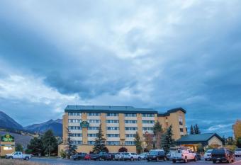 La Quinta by Wyndham Silverthorne - Summit Co allows 18 year olds to book a room