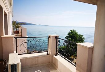 Ashram Hotel has Balcony rooms