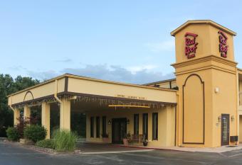 Red Roof Inn Ardmore has Smoking rooms