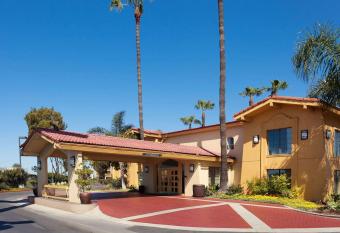 La Quinta Inn by Wyndham Costa Mesa / Newport Beach allows 18 year olds to book a room