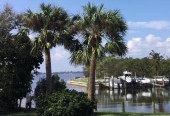 A Slice of Paradise has Balcony rooms
