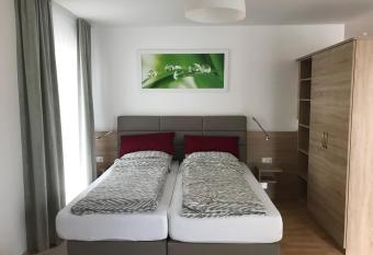 Espelkamp G  stehaus allows 18 year olds to book a room