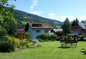 Pension Strauss has Balcony rooms