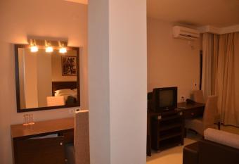 Hotel Golf Luxury has rooms with a private hot tub